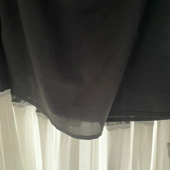 BCBG Asymmetrical black and white pleated skirt size L- fits like a 10-12 - Picture 5 of 6